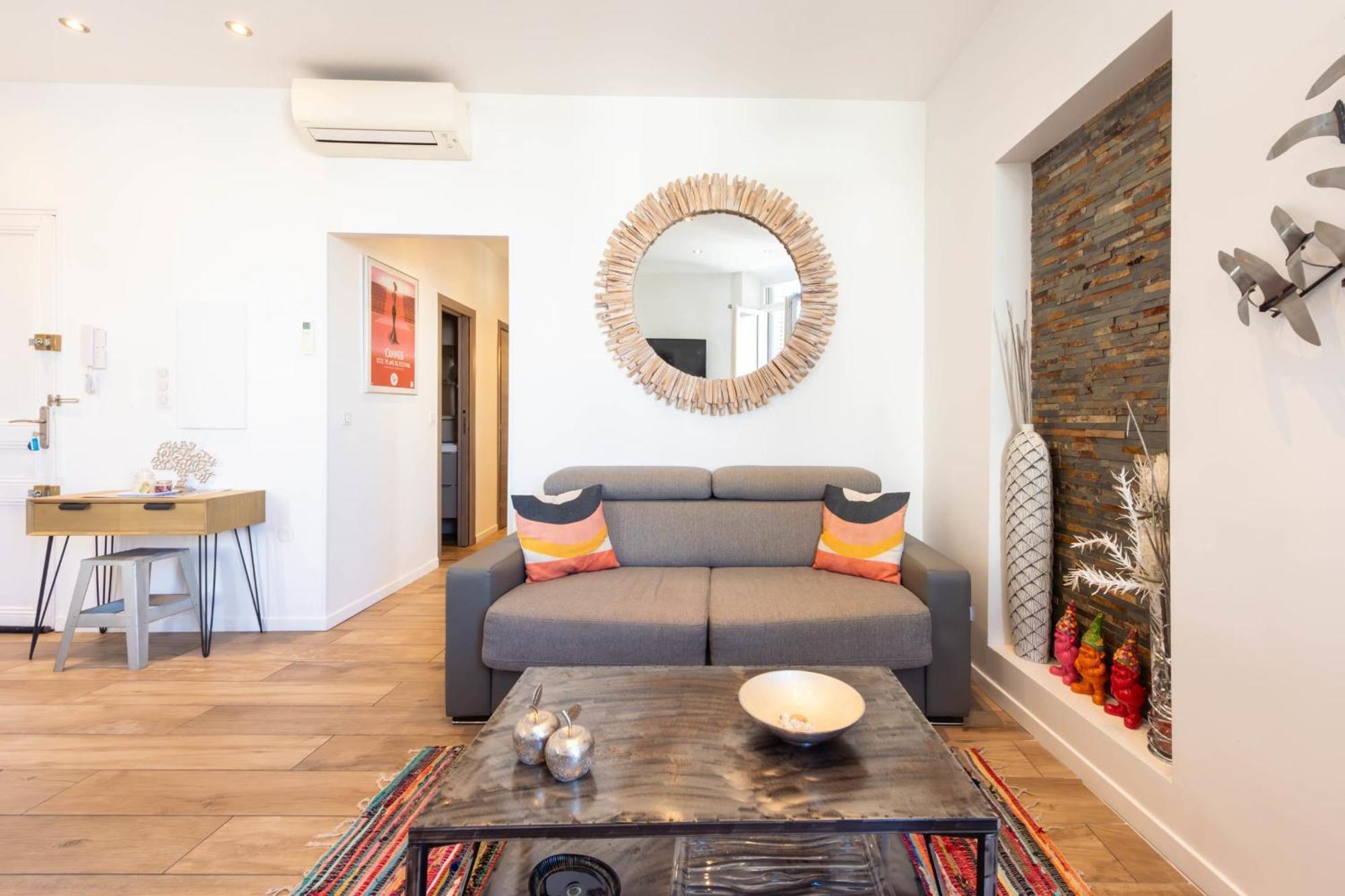Downtown Walk To Beaches And Croisette Apartment *